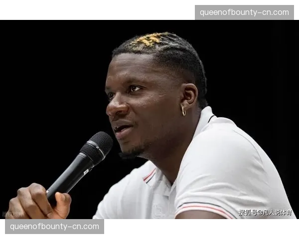 火箭旧将卡佩拉回归贡献6分14篮板，内线防守巩固申京替补轮换